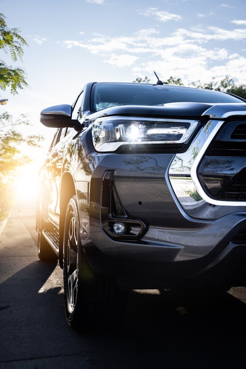 free-photo-of-close-up-of-toyota-hilux-at-sunset